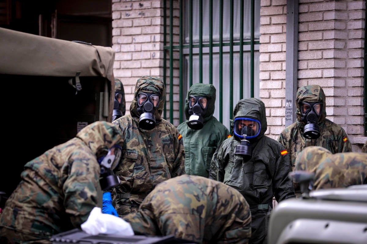 Fotos: La Legión realiza labores de desinfección en residencias de Motril