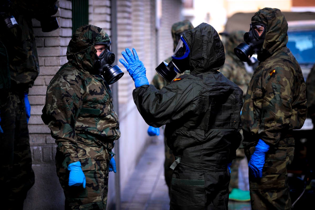 Fotos: La Legión realiza labores de desinfección en residencias de Motril