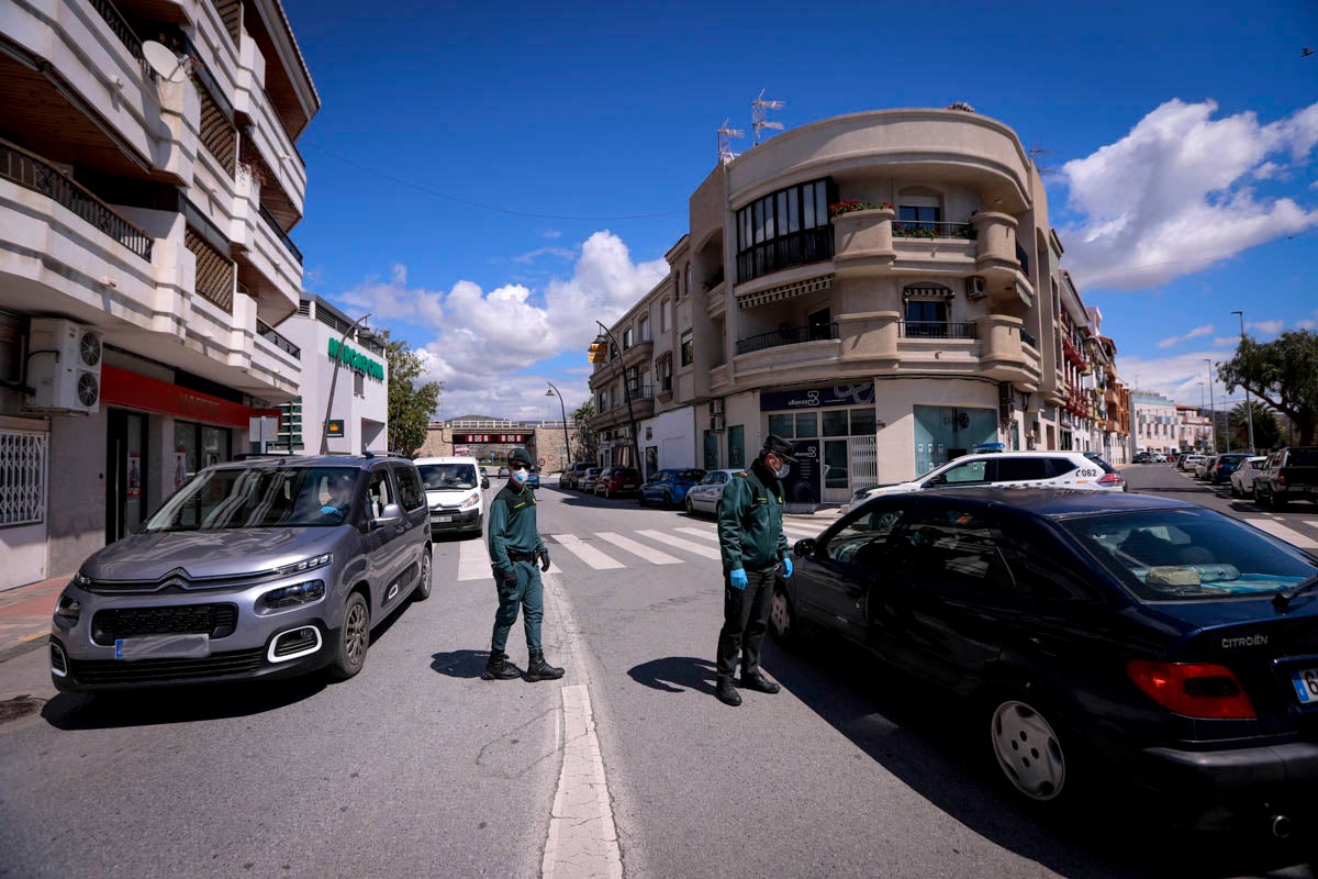 La delegación del Gobierno andaluz intensifica la vigilancia en carreteras para reducir la movilidad aún más del 85%