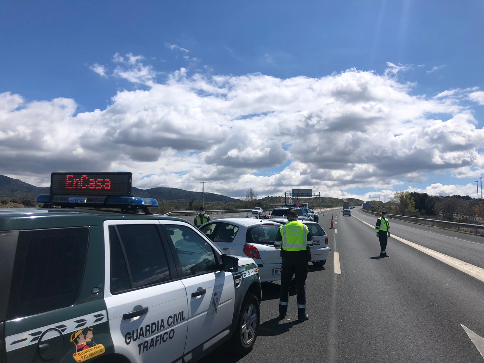 La delegación del Gobierno andaluz intensifica la vigilancia en carreteras para reducir la movilidad aún más del 85%