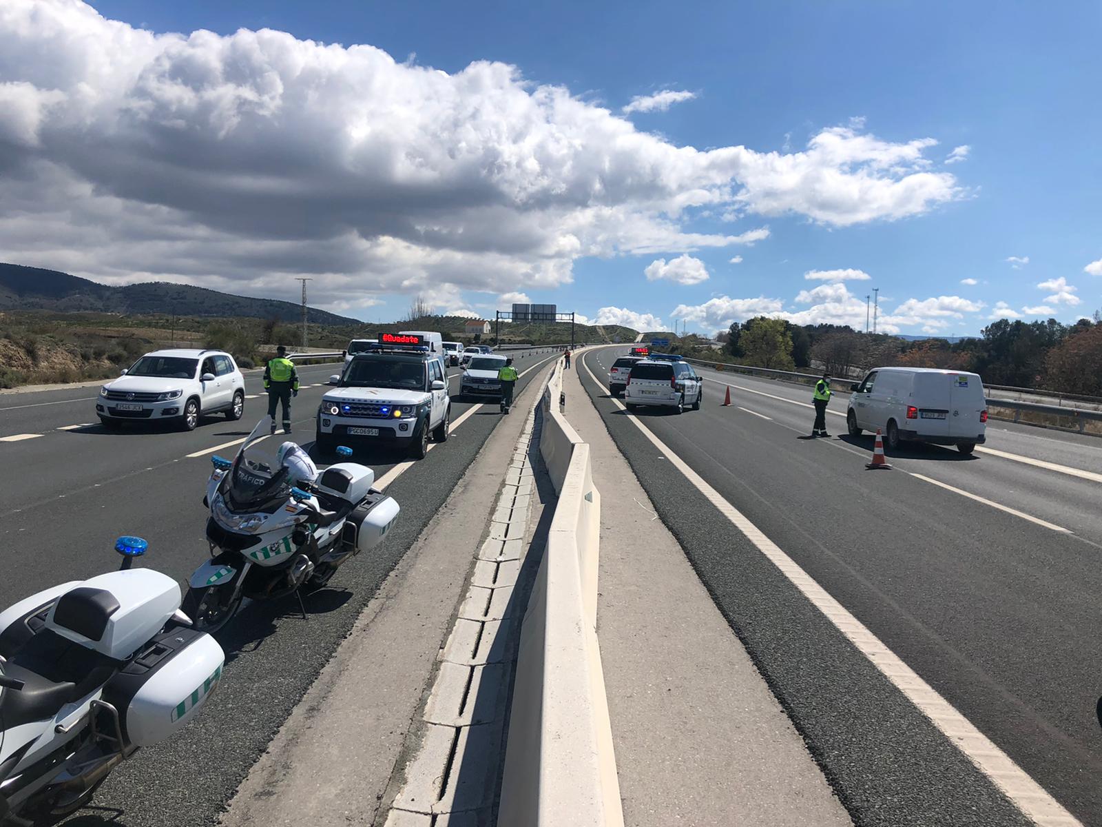 La delegación del Gobierno andaluz intensifica la vigilancia en carreteras para reducir la movilidad aún más del 85%
