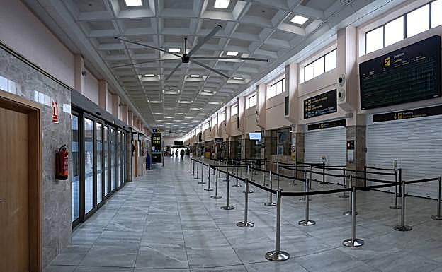 La terminal de Chauchina, vacía en una mañana sin vuelos.