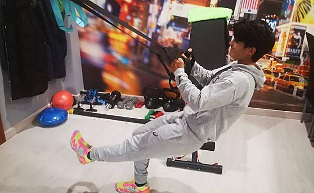 María Pérez se machaca en su piso. 