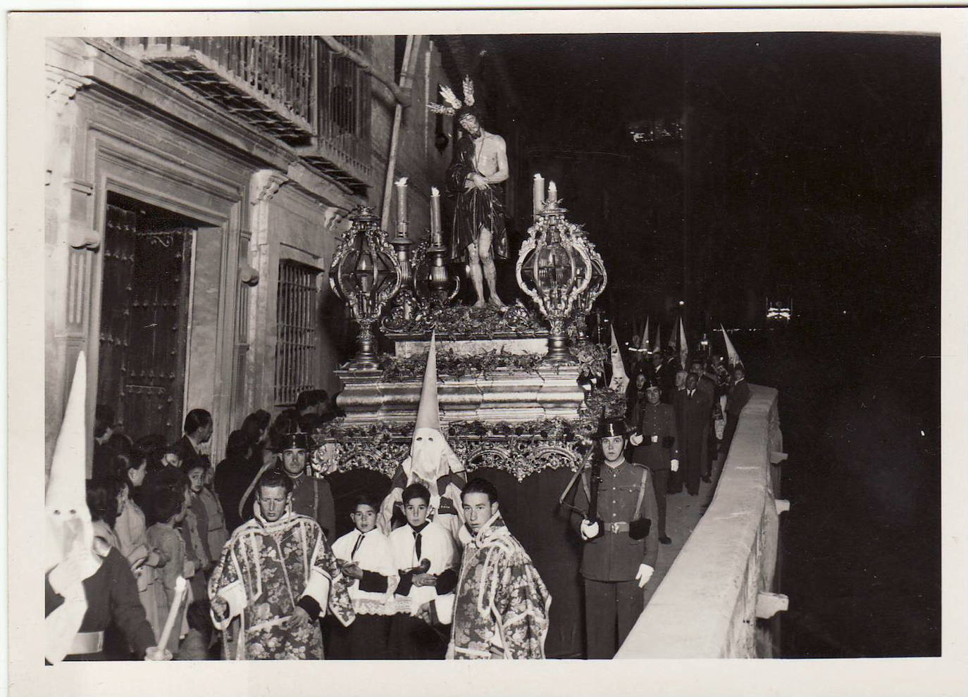 Carrera del Darro en el anochecer del Domingo de Ramos de 1948