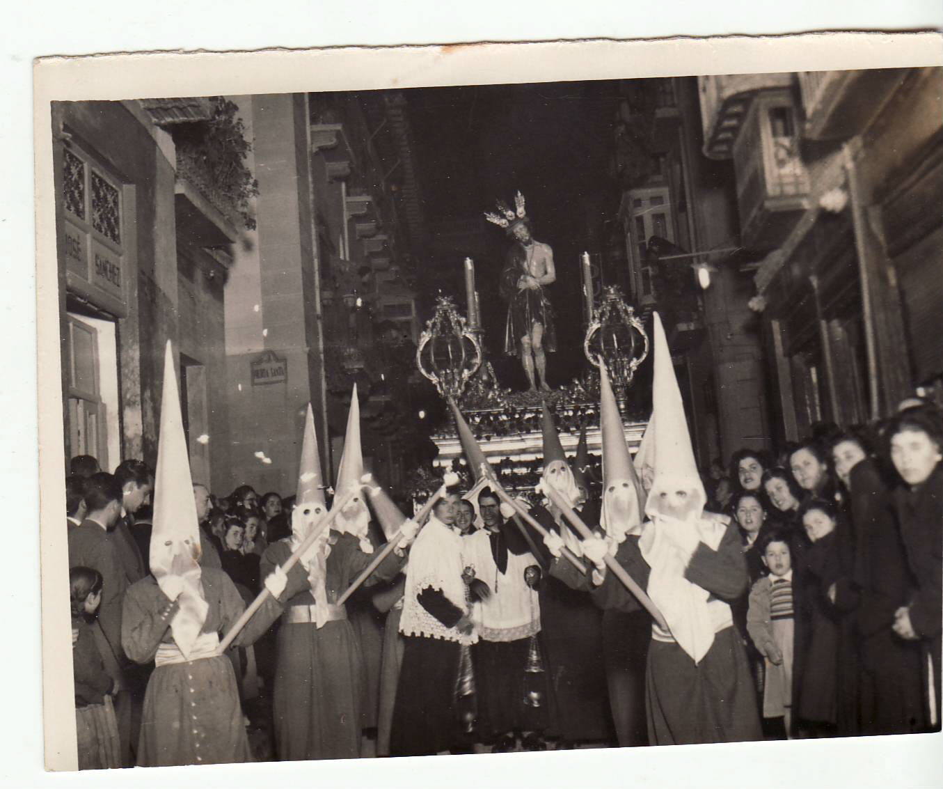 Estación de penitencia de Las Maravillas. Esta imagen es de fecha desconocida