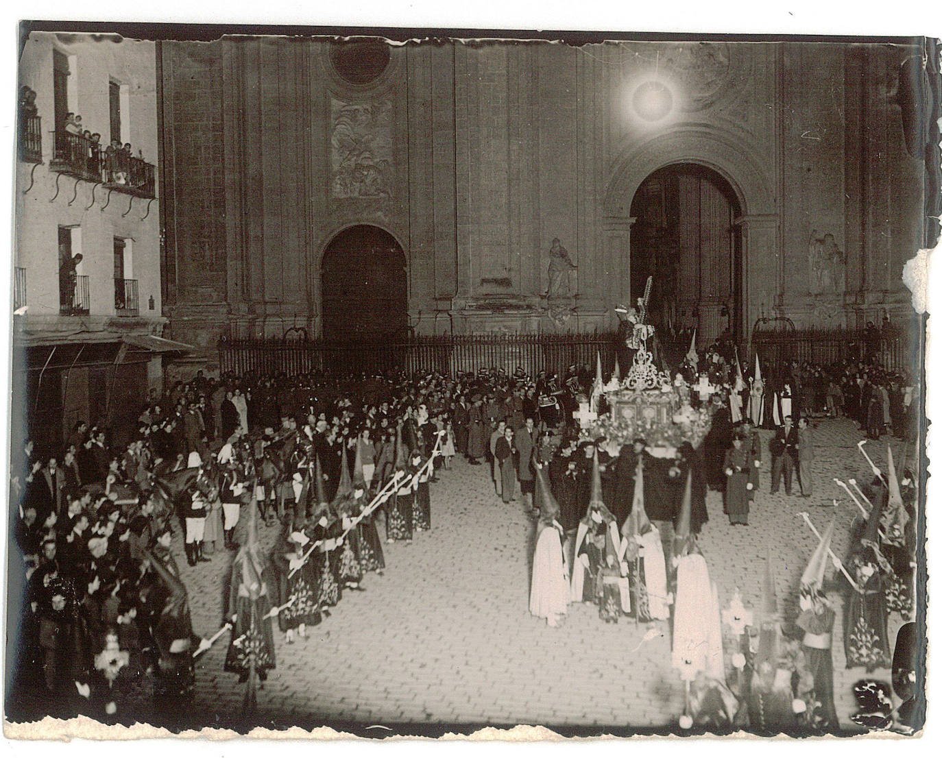 Preciosa imagen del Vía Crucis en la Plaza de las Pasiegas 