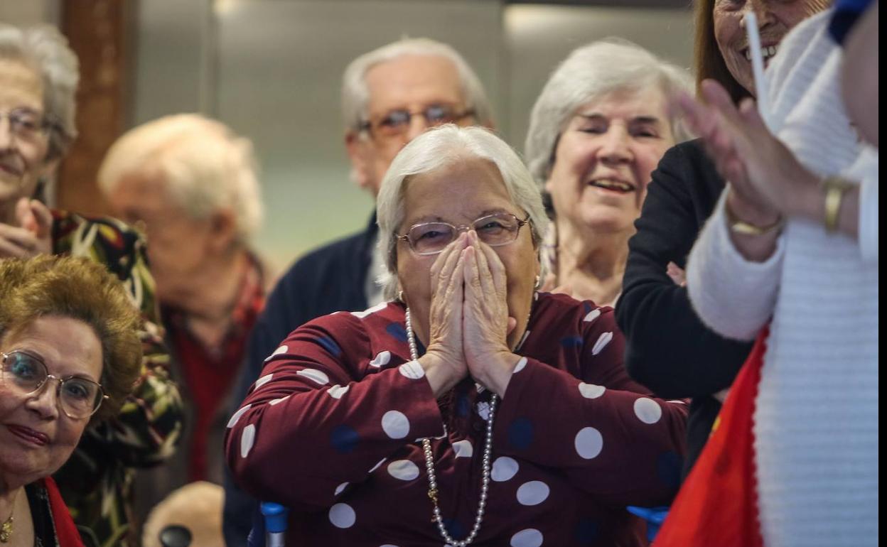 CaixaBank y la Fundación «la Caixa» entregan lotes de material sanitario entre las residencias de ancianos de Granada