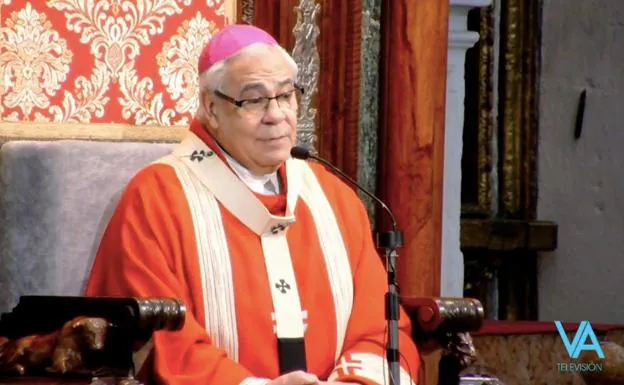 El Arzobispo comunica la noticia a los fieles. 