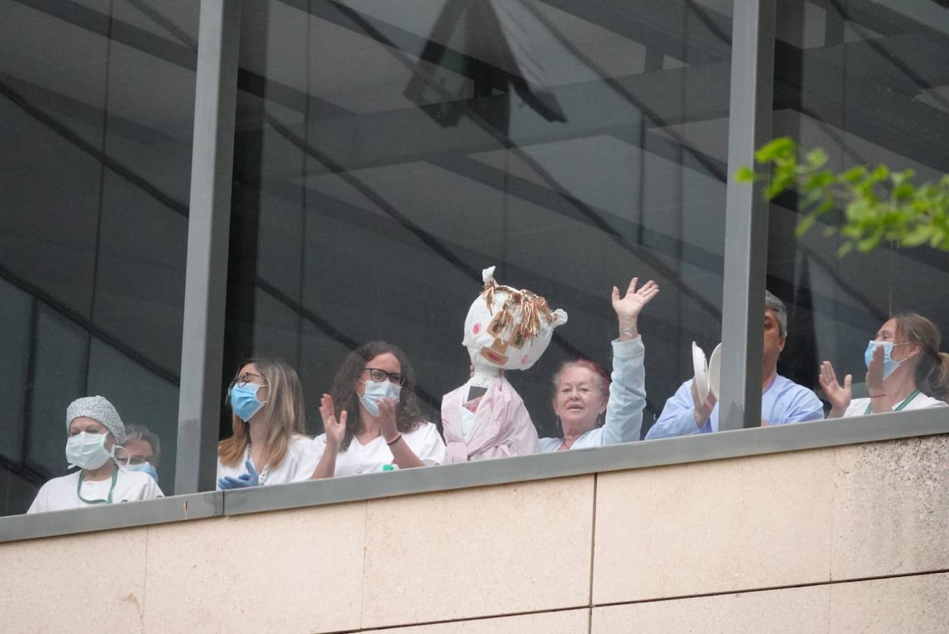 El instante se ha producido a las puertas del hospital del PTS 