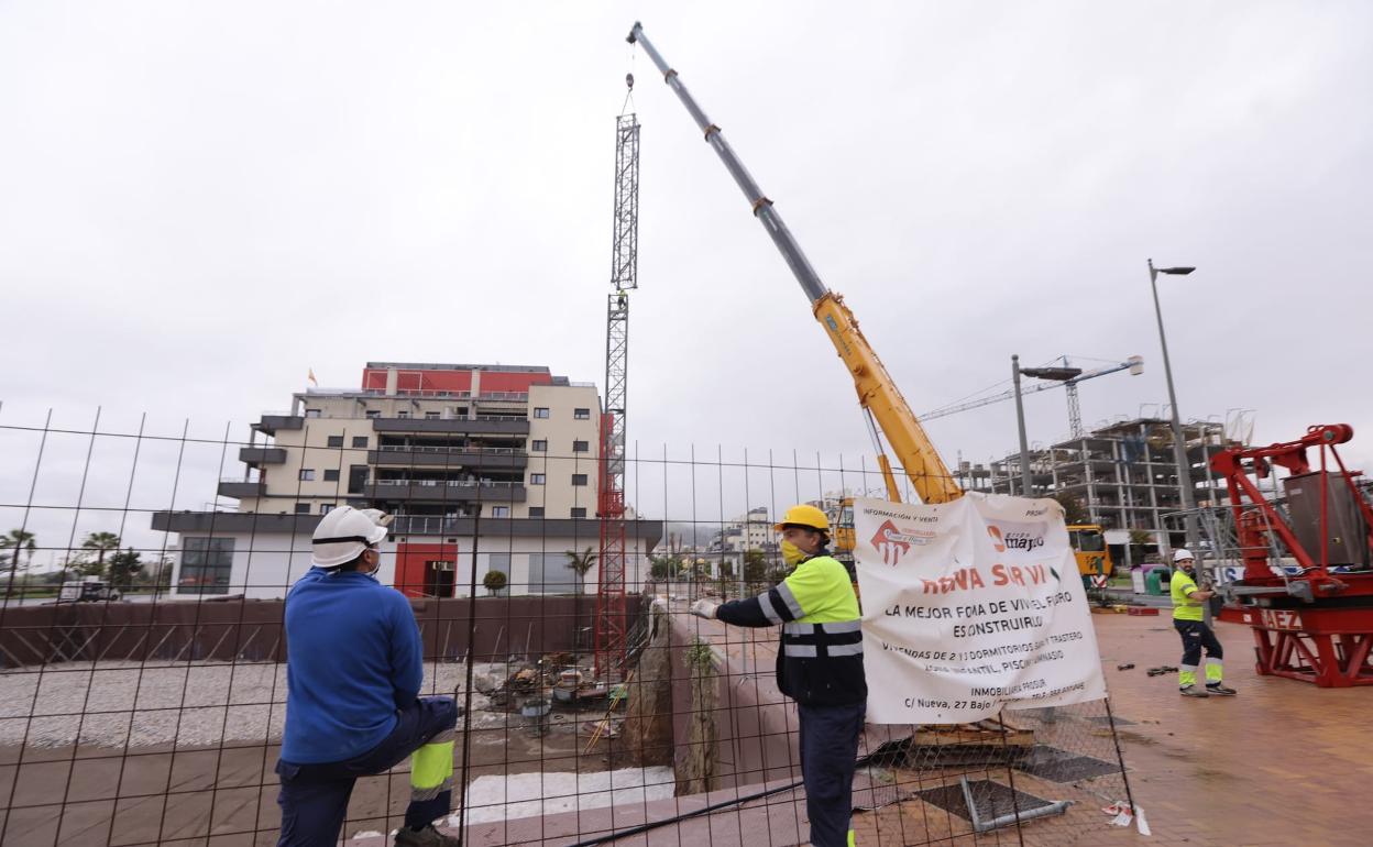 Los obreros de la Costa vuelven al trabajo