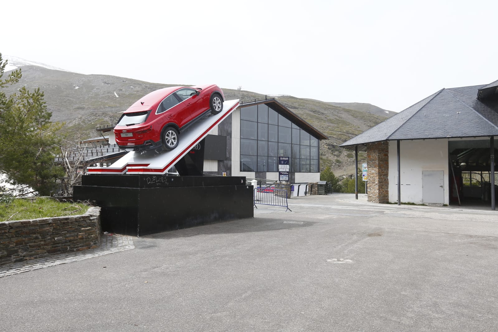 El aspecto de la zona dista mucho de ser el habitual. Sin embargo, ha recibido varios visitantes inesperados durante el estado de alarma