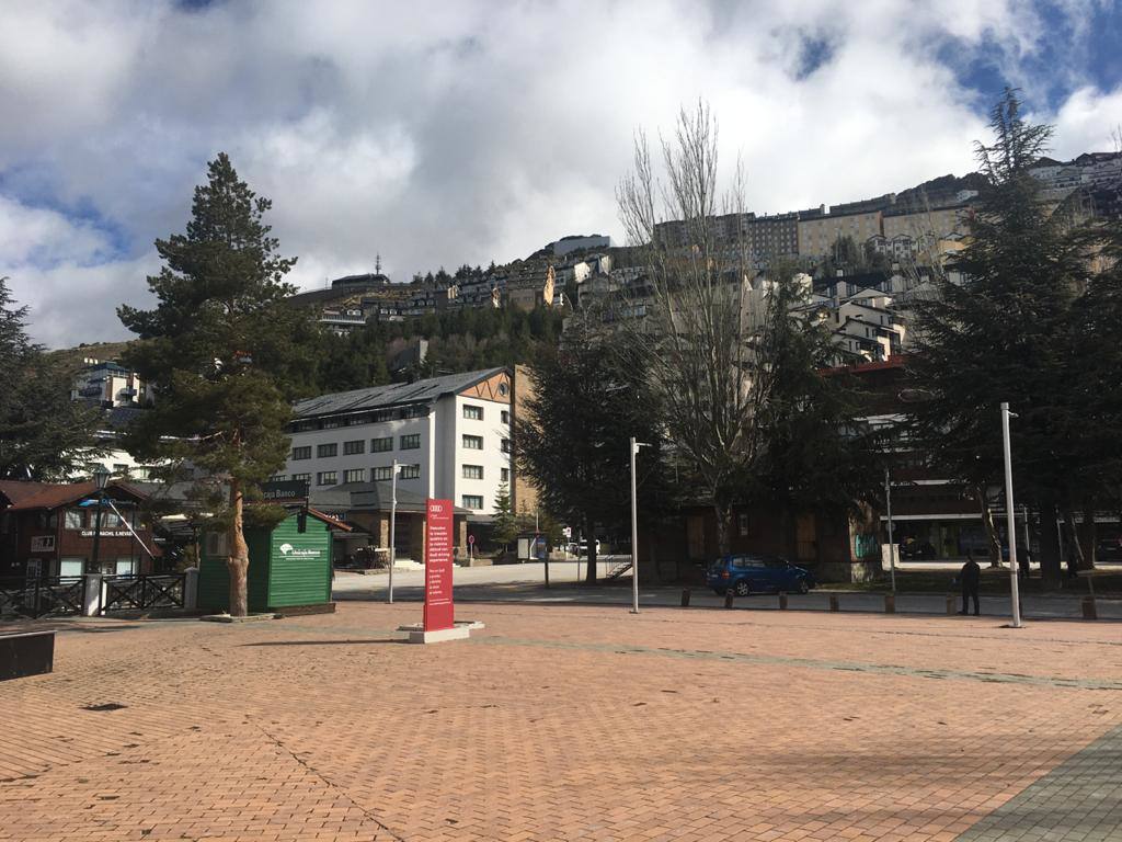 El aspecto de la zona dista mucho de ser el habitual. Sin embargo, ha recibido varios visitantes inesperados durante el estado de alarma