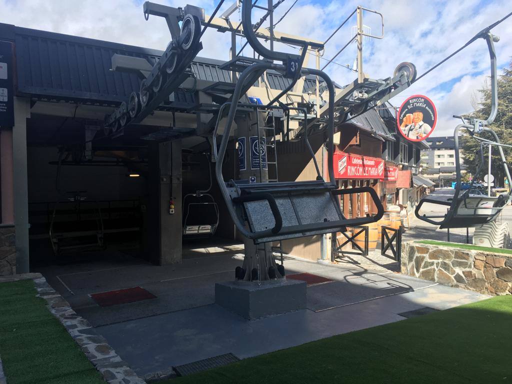 El aspecto de la zona dista mucho de ser el habitual. Sin embargo, ha recibido varios visitantes inesperados durante el estado de alarma