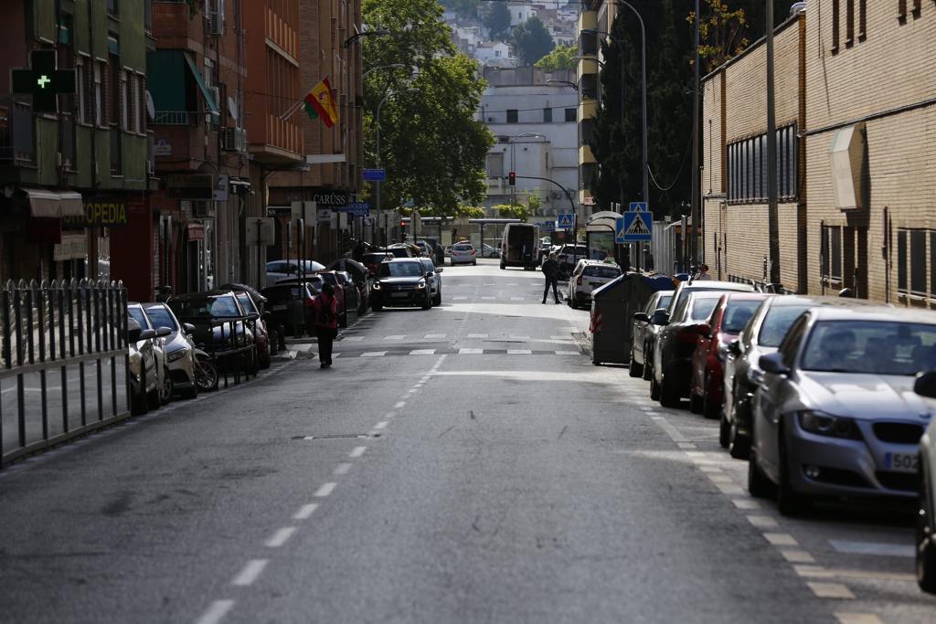 La cuarentena sigue en todo el país y la poca gente que recorre las vías de la ciudad aparece con mascarillas