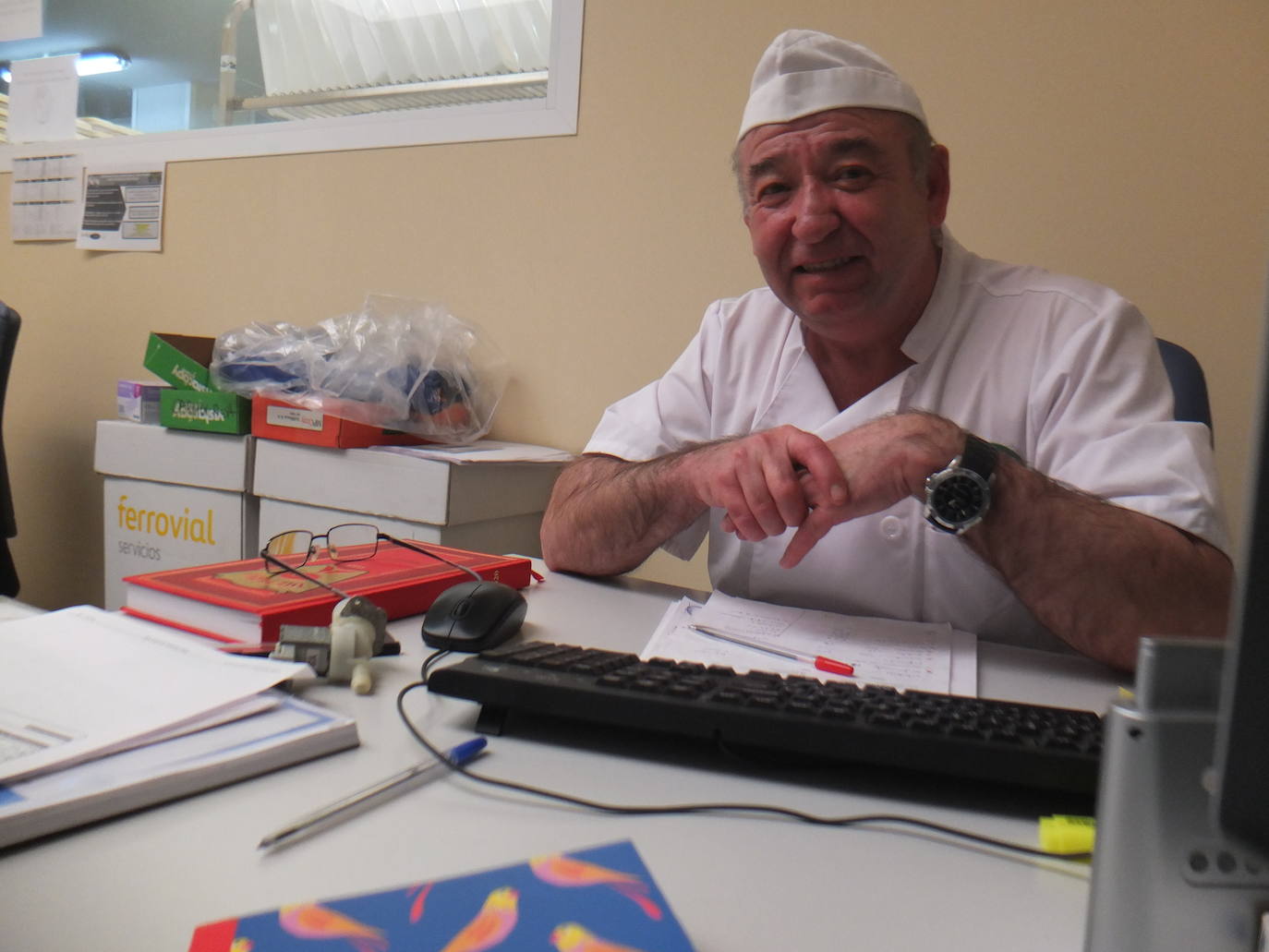 La actividad no cesa en la cocina del centro universitario almeriense.