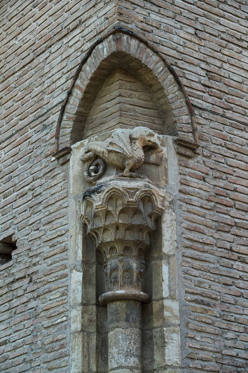 Palacio de los Cordova. Este palacio del siglo XVI, conocido por sus jardines románticos, su patio interior y sus vistas a la Alhambra, aguarda para volver a abrir sus puertas