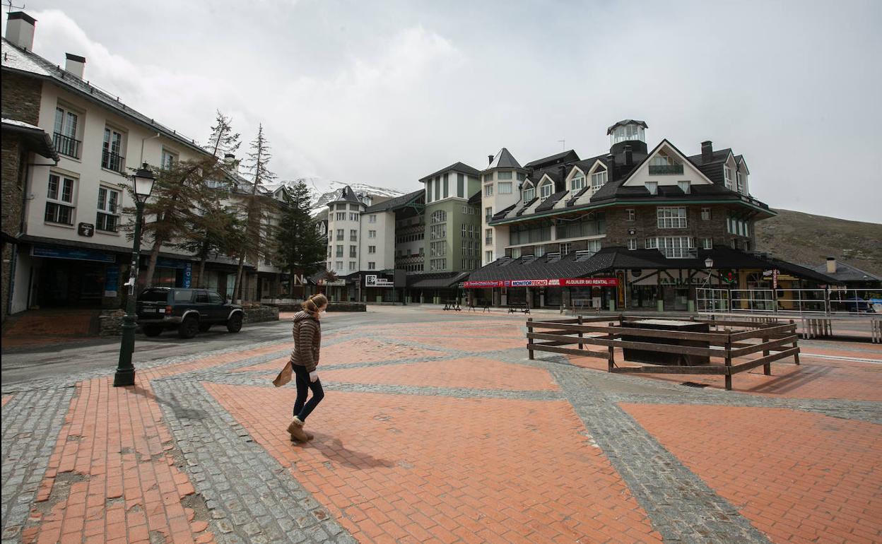 Los empresarios de Sierra Nevada han perdido más de diez millones de euros por el cierre anticipado de la estación. 
