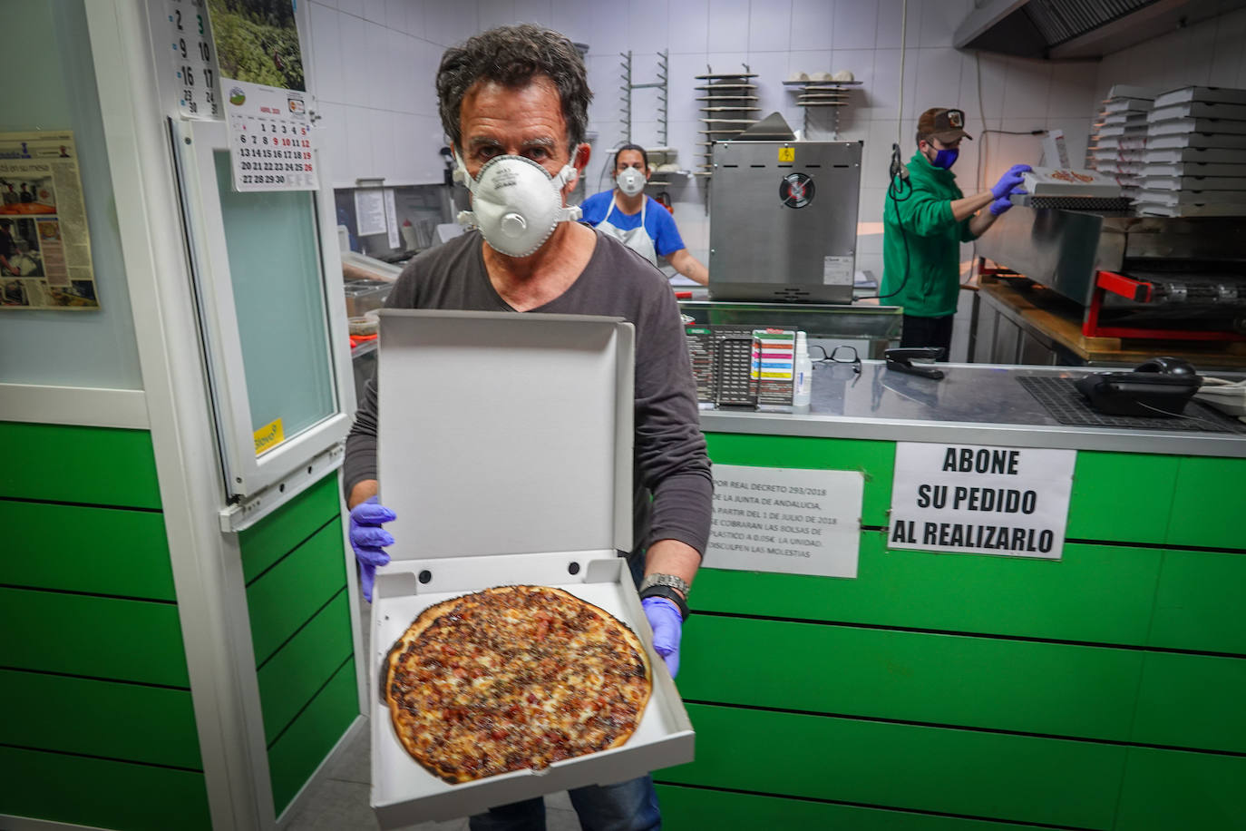 Trabajadores granadinos al pie del cañón a pesar de la crisis sanitaria