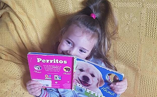 Imagen principal - Niños participantes en el concurso 'Yo me quedo en casa leyendo'.