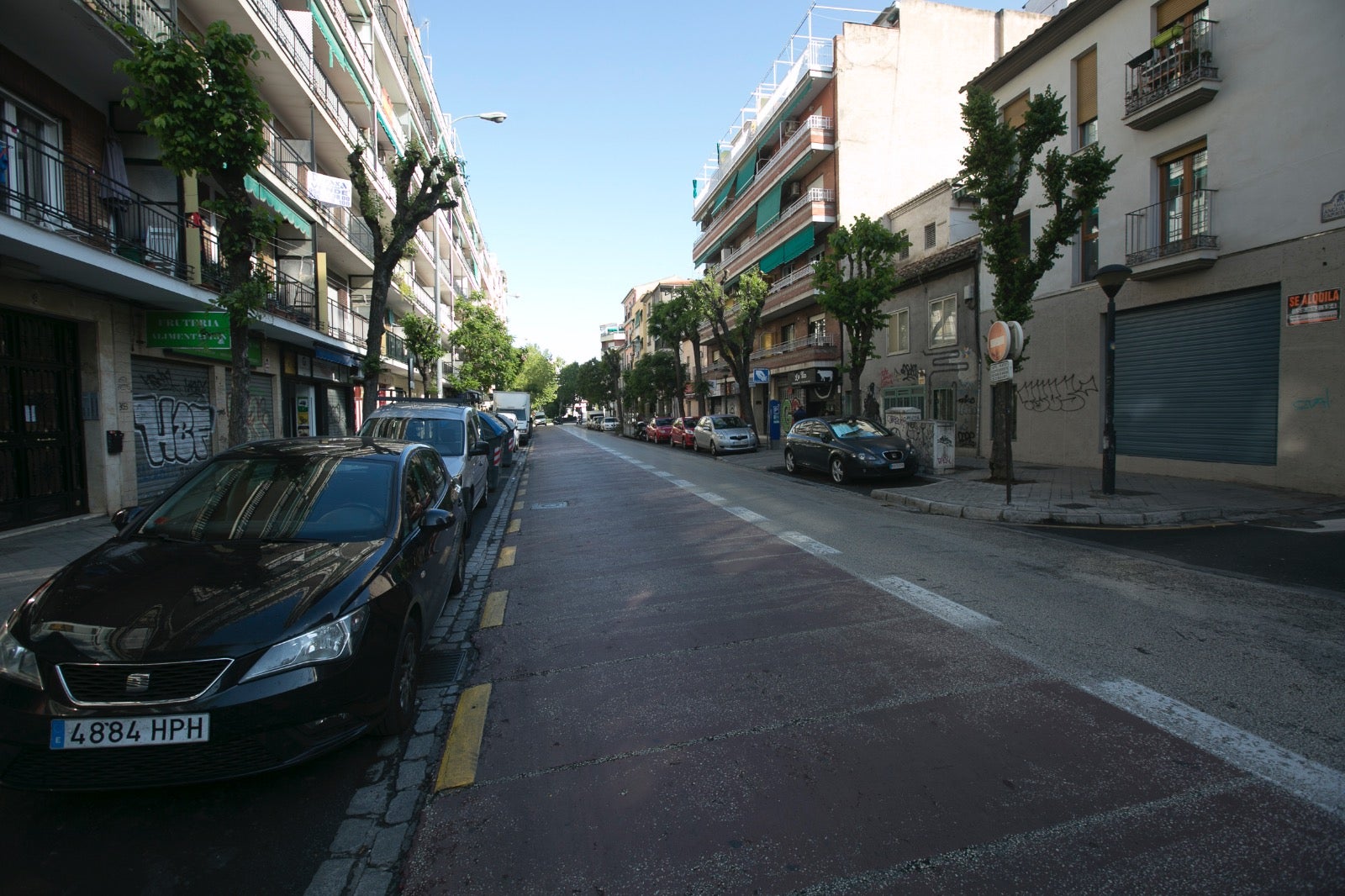 Este miércoles de cuarentena los granadinos tratan de hacer vida normal en una ciudad desértica