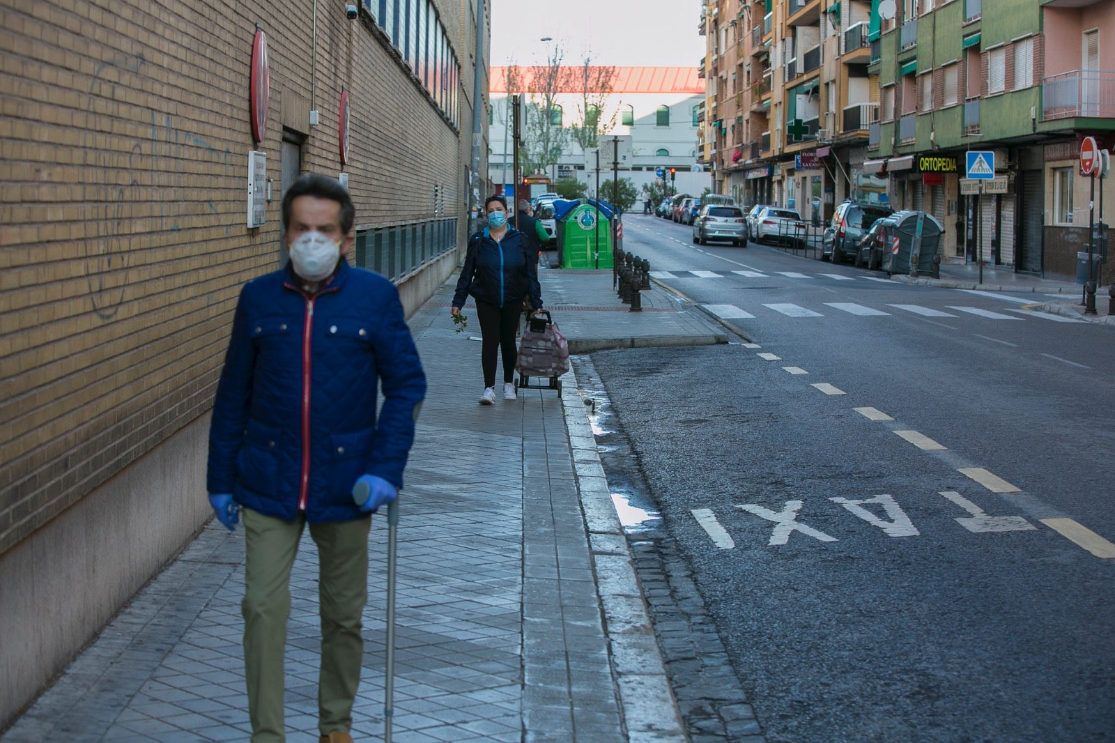 Este miércoles de cuarentena los granadinos tratan de hacer vida normal en una ciudad desértica