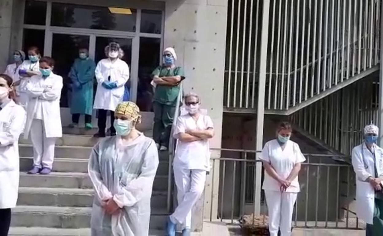 El Parlamento se suma al apoyo a los sanitarios y a los homenajes en recuerdo a las víctimas del Covid-19