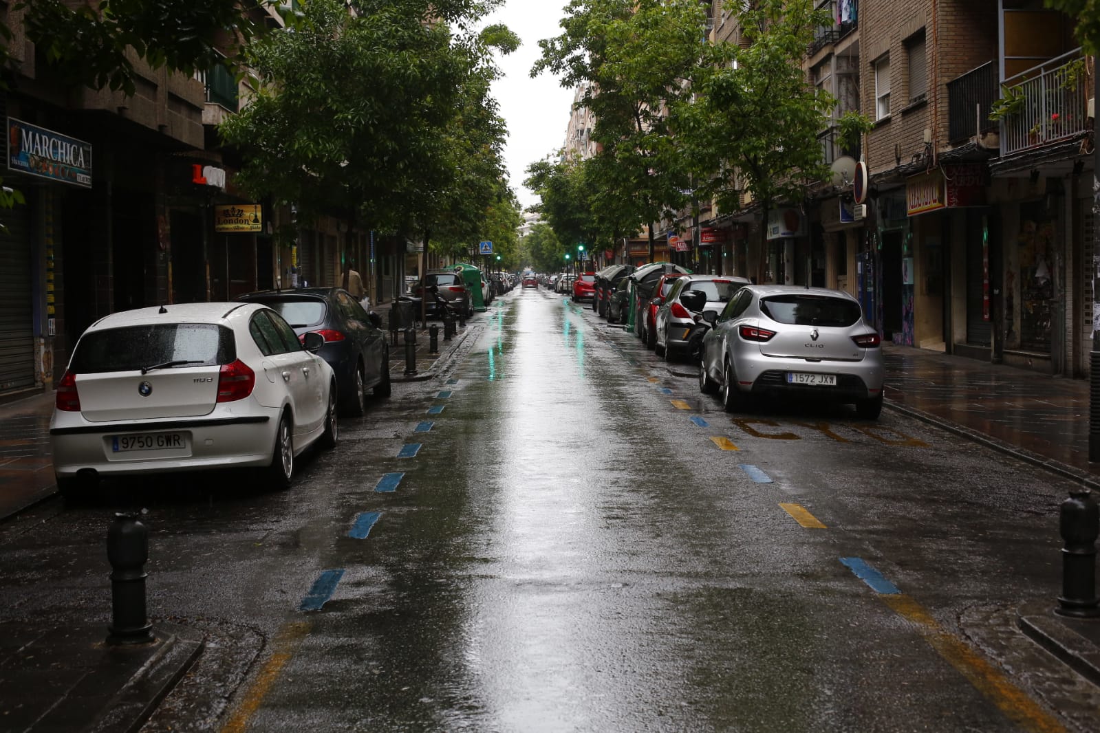 El último sábado sin niños en las calles deja imágenes aún más desiertas de lo habitual por la presencia de lluvia