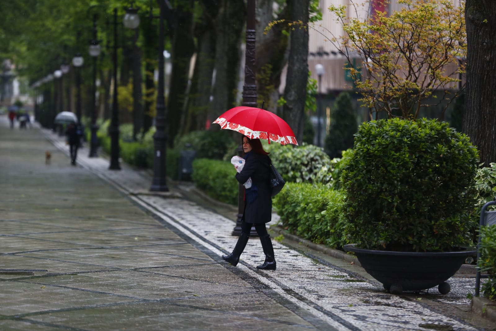 El último sábado sin niños en las calles deja imágenes aún más desiertas de lo habitual por la presencia de lluvia