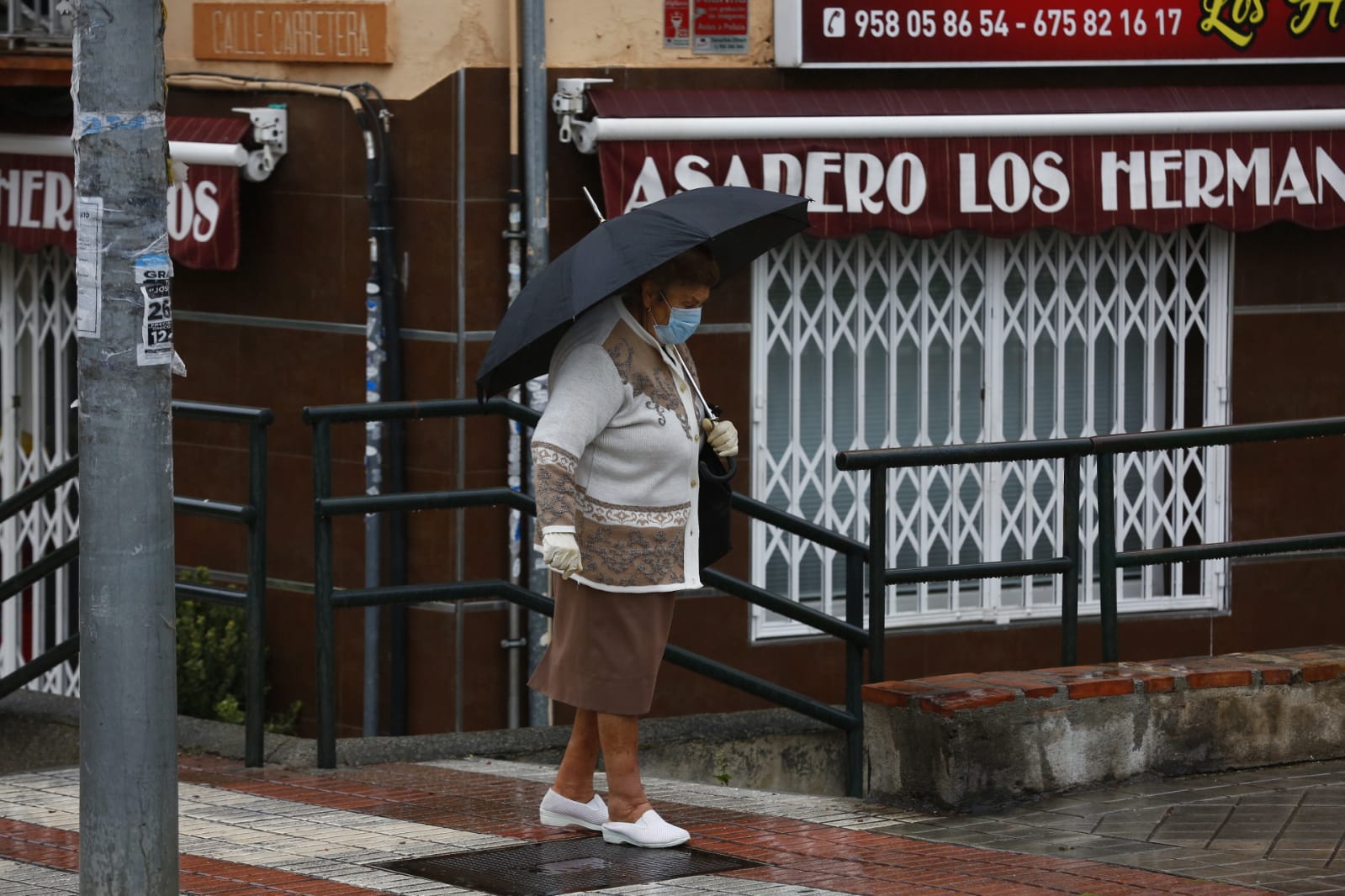 El último sábado sin niños en las calles deja imágenes aún más desiertas de lo habitual por la presencia de lluvia