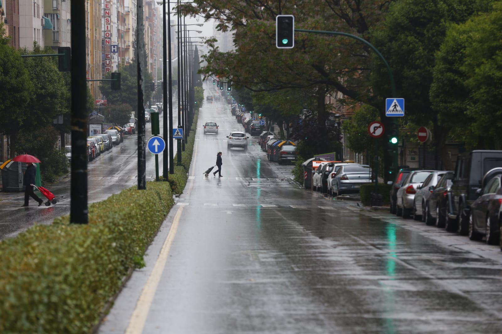 El último sábado sin niños en las calles deja imágenes aún más desiertas de lo habitual por la presencia de lluvia