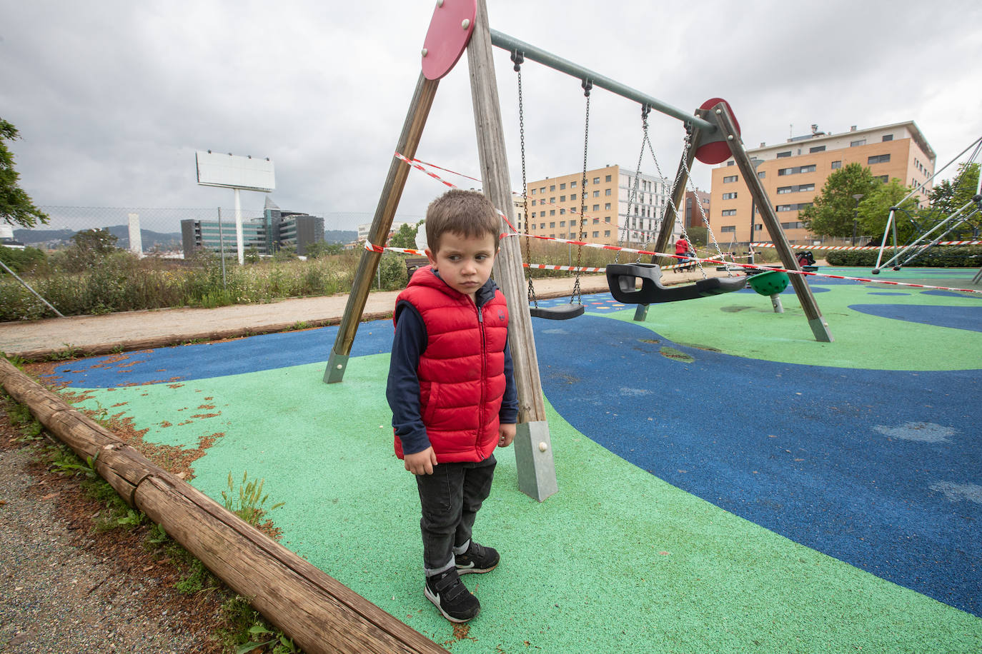 Algunas familias se han animado a salir a primera hora a pesar de la mañana lluviosa que tenemos en la capital