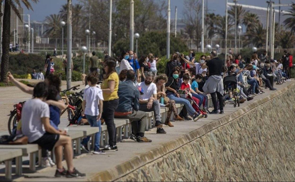 «Ha habido desmadre y 'despadre' en la salida a la calle. Muy bien salen los niños para los padres que tienen...»