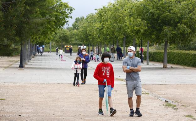 Andalucía propone adelantar al 1 de mayo las salidas para hacer deporte y al 10 las de las familias completas