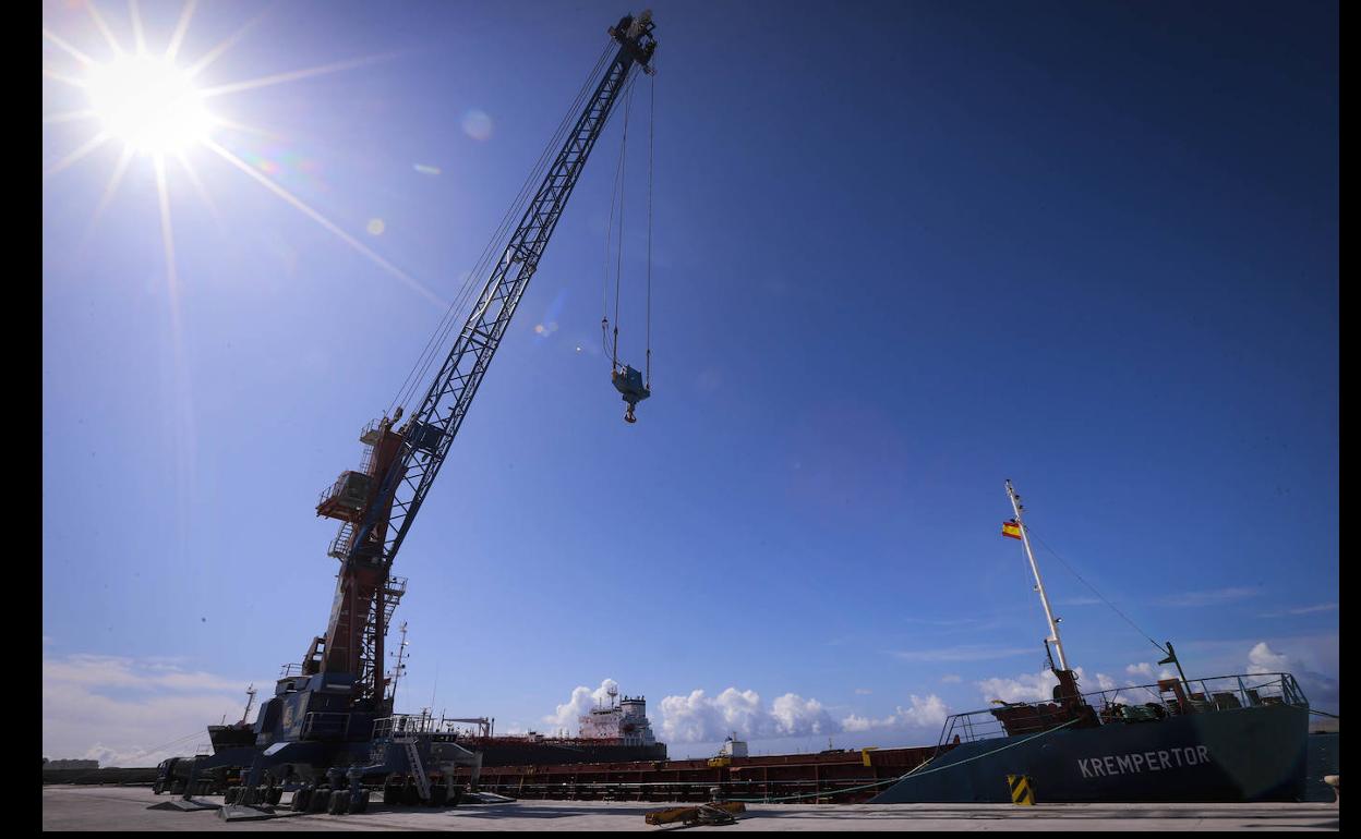 El puerto de Motril encarga un protocolo de seguridad para aplicar en las instalaciones y líneas de pasajeros hasta que exista vacuna