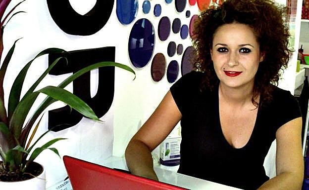 Las peluquerías de Almería ya dan cita previa: «Tenemos una lista de espera muy grande» 