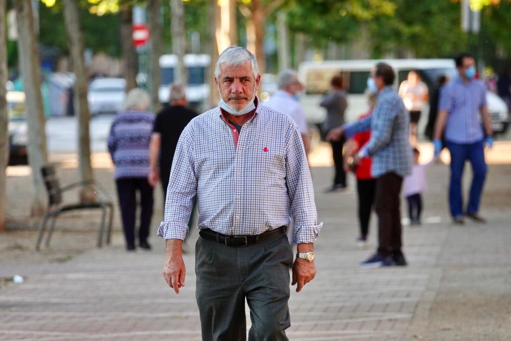 En el horario estipulado para hacerlo, las personas de más de 70 años han paseado de nuevo por las calles de la ciudad