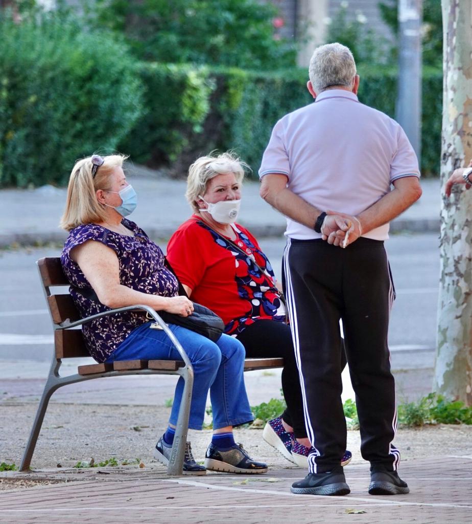 En el horario estipulado para hacerlo, las personas de más de 70 años han paseado de nuevo por las calles de la ciudad