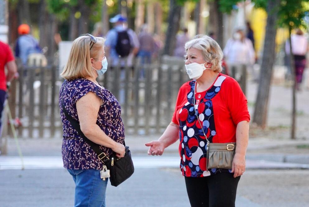En el horario estipulado para hacerlo, las personas de más de 70 años han paseado de nuevo por las calles de la ciudad