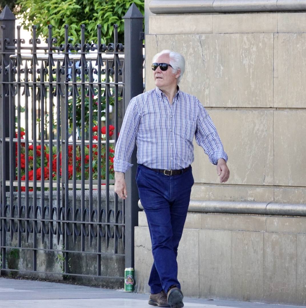 En el horario estipulado para hacerlo, las personas de más de 70 años han paseado de nuevo por las calles de la ciudad