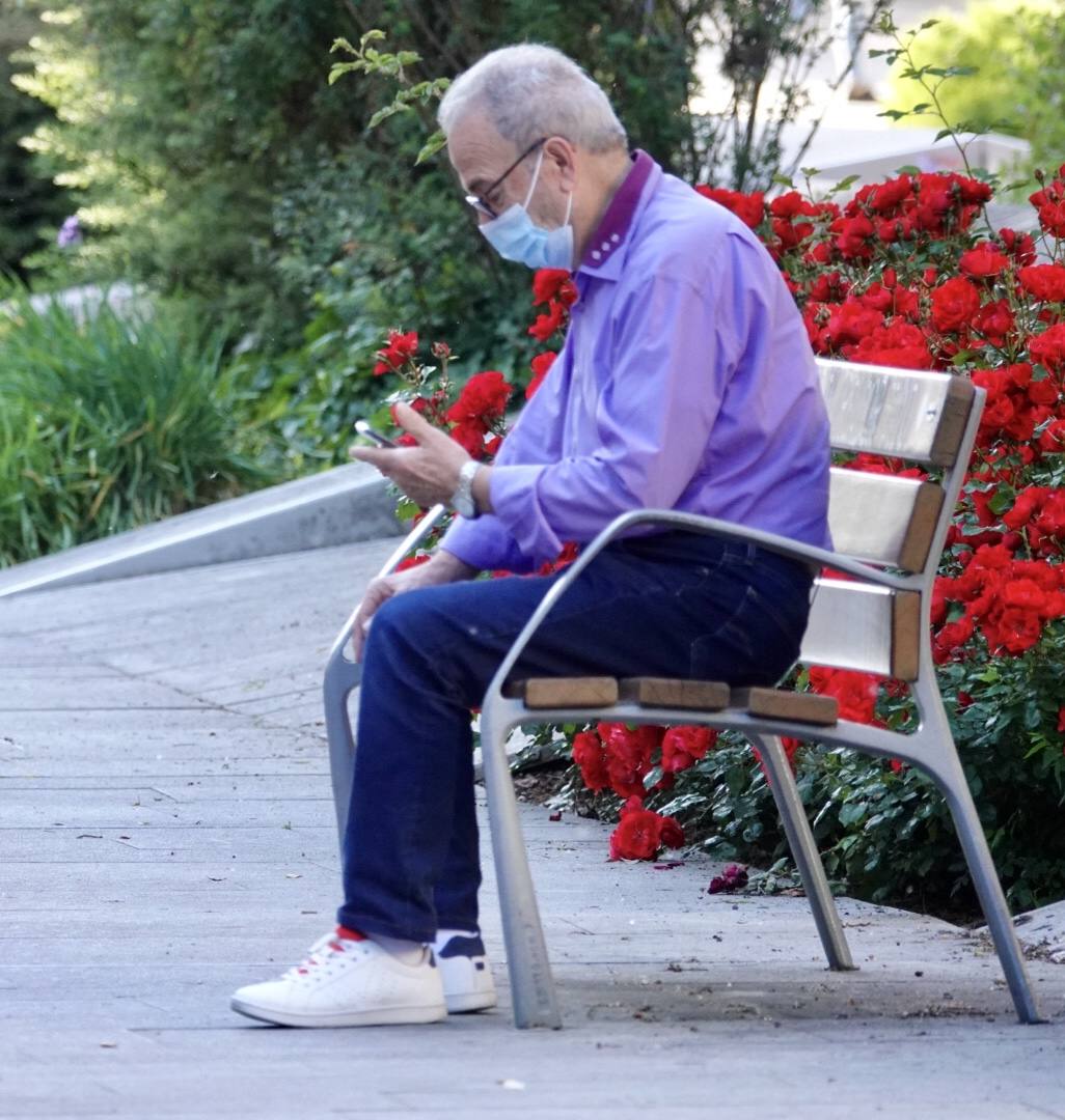 En el horario estipulado para hacerlo, las personas de más de 70 años han paseado de nuevo por las calles de la ciudad
