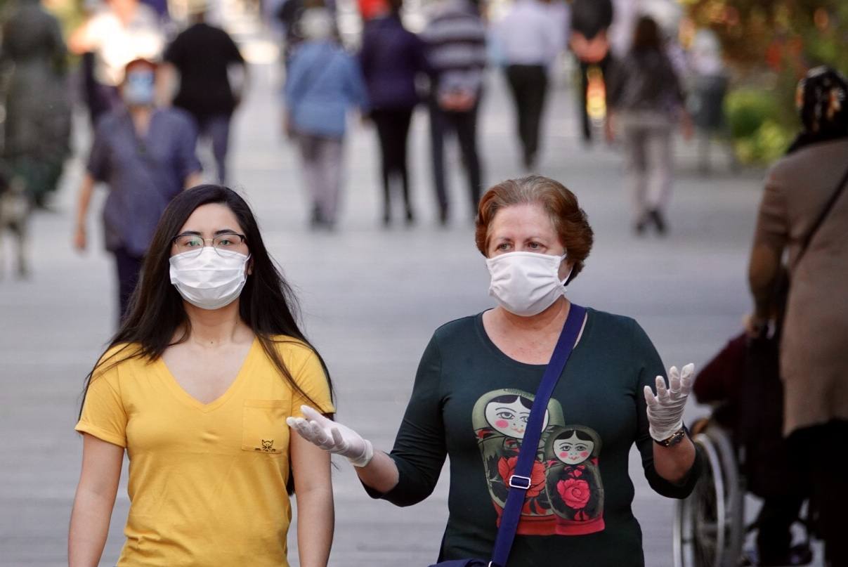En el horario estipulado para hacerlo, las personas de más de 70 años han paseado de nuevo por las calles de la ciudad