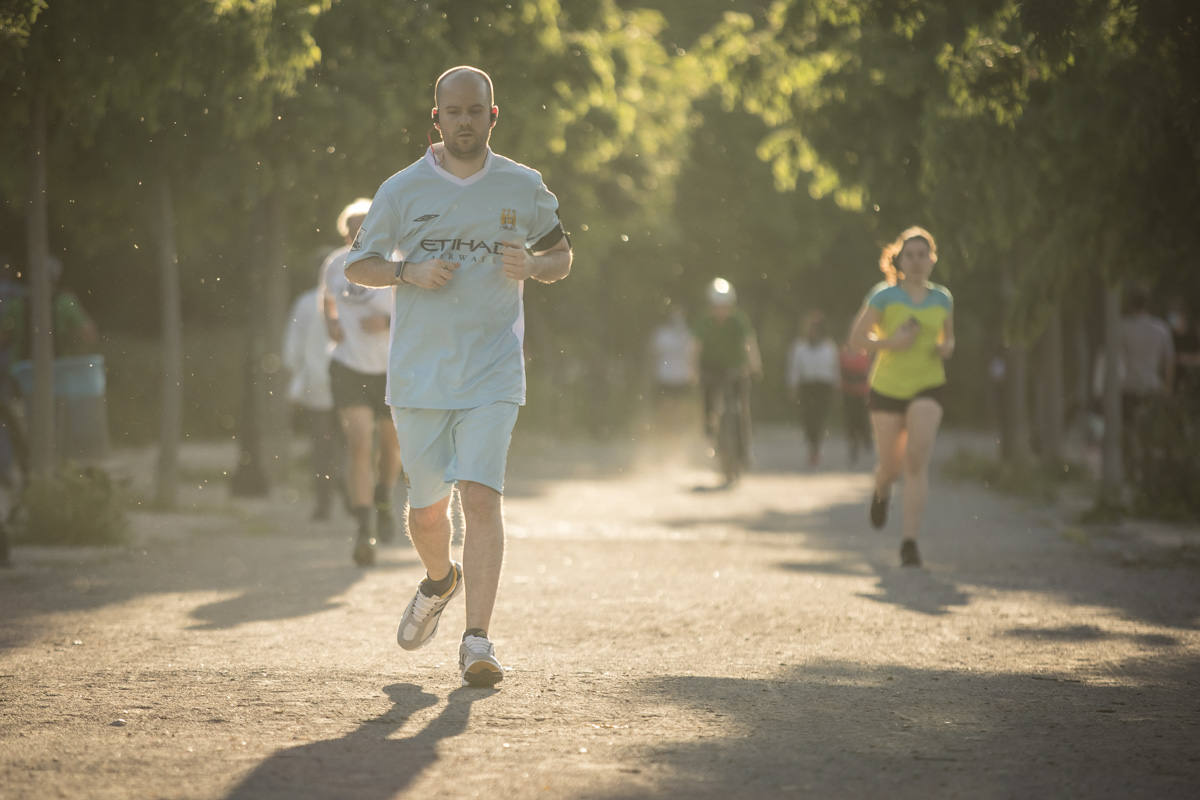 Las calles de la ciudad se han llenado de ciudadanos que han salido a las calles y plazas a partir de las 20.00 horas 