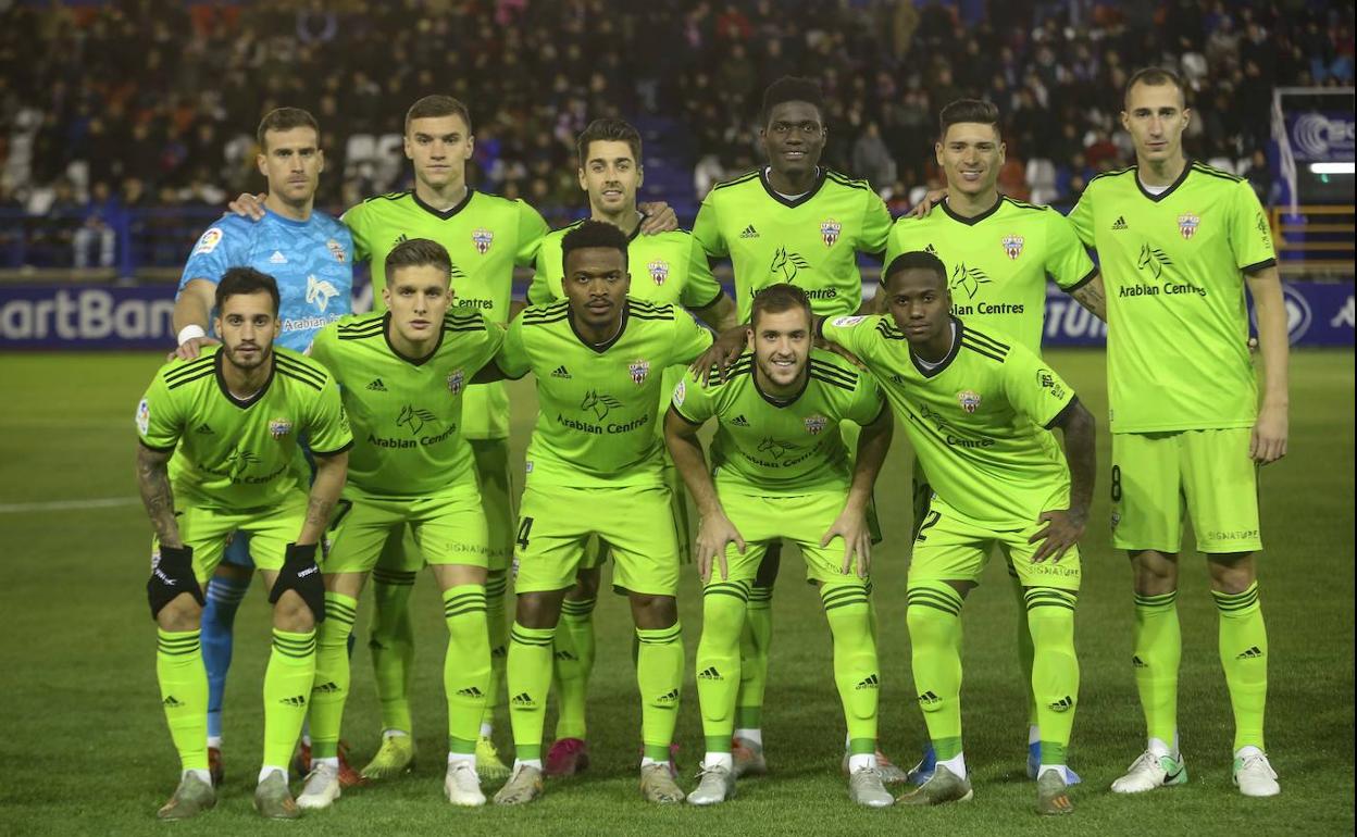 Formación de la UD Almería que logró el liderato al ganar en Almendralejo. 