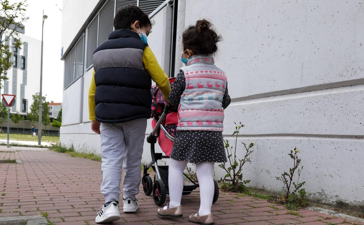 Estado de alarma | Moreno solicita a Sánchez «flexibilidad» en el horario para los niños debido al calor