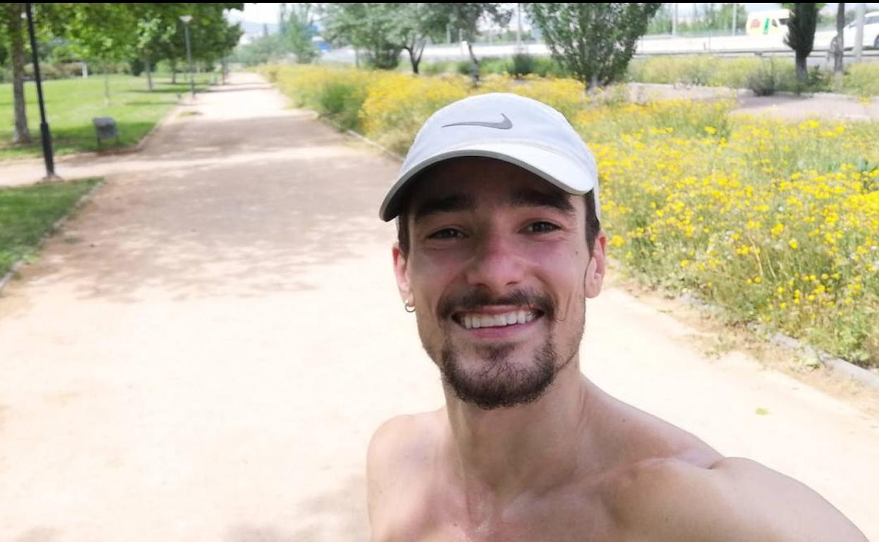 Ignacio Fontes se hace una fotografía esta mañana en el Tico Medina. 
