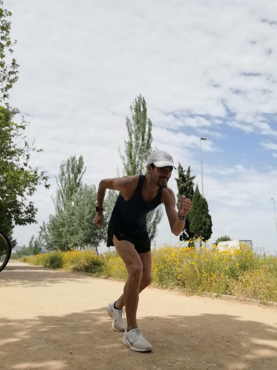 Los deportistas granadinos ya pueden ejercitarse fuera de casa.