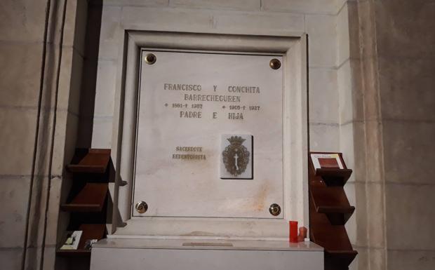 Francisco y Conchita Barrecheguren enterrados en la iglesia del Perpetuo Socorro de Granada. 