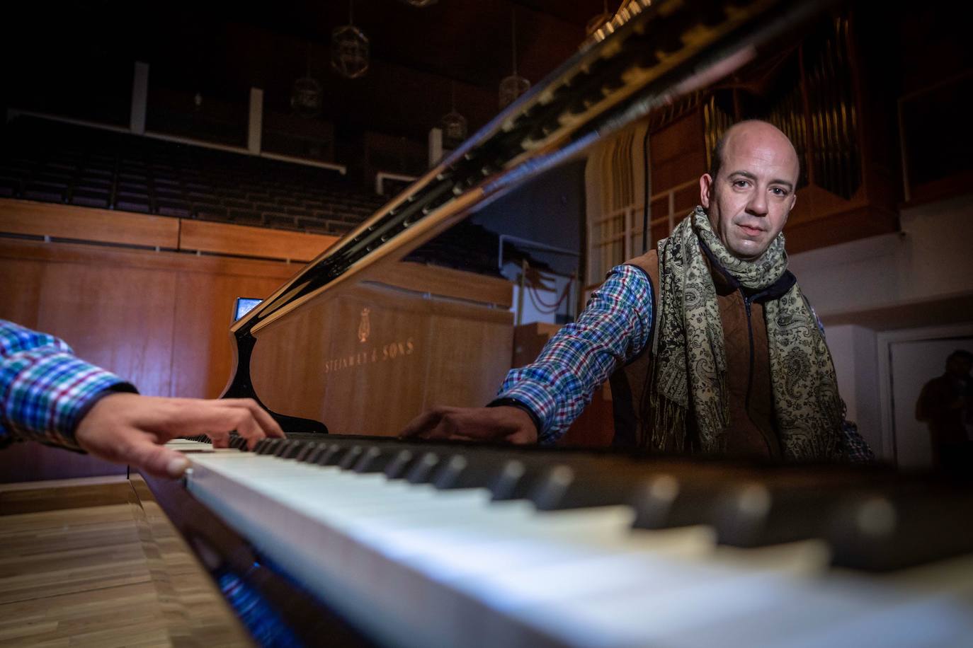 El músico y profesor Abel Martínez, fotografiado en el Auditorio Manuel de Falla. 