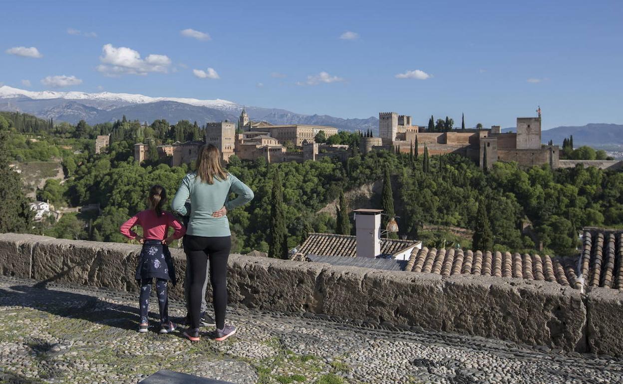 La caída en la cifra de nuevos positivos en Granada apenas dura tres días