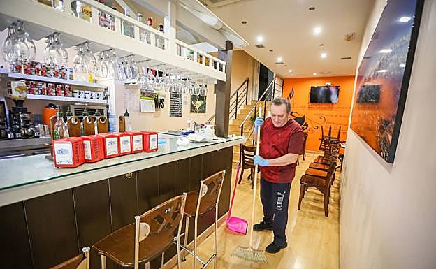 Los bares y restaurantes se preparan para la apertura en 'fase 1'.